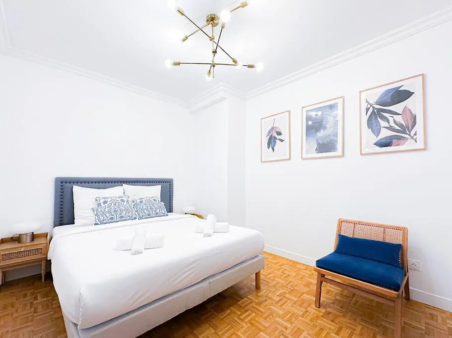 6pers-balcony-paris 12-hopital Trousseau