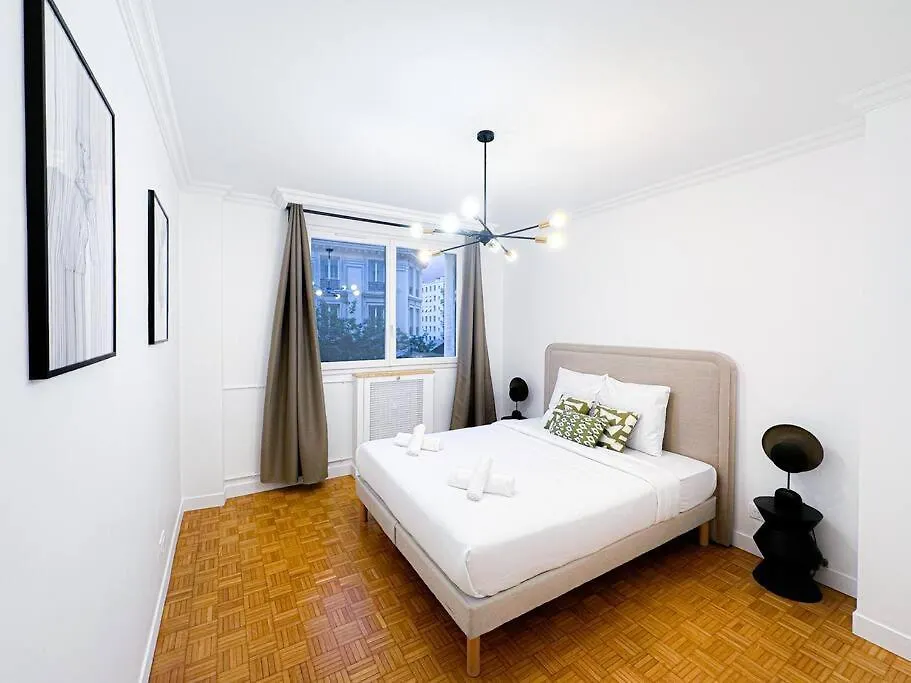 Apartament 6pers-balcony-paris 12-hopital Trousseau *
