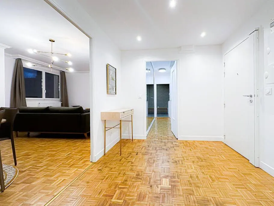 6pers-balcony-paris 12-hopital Trousseau *