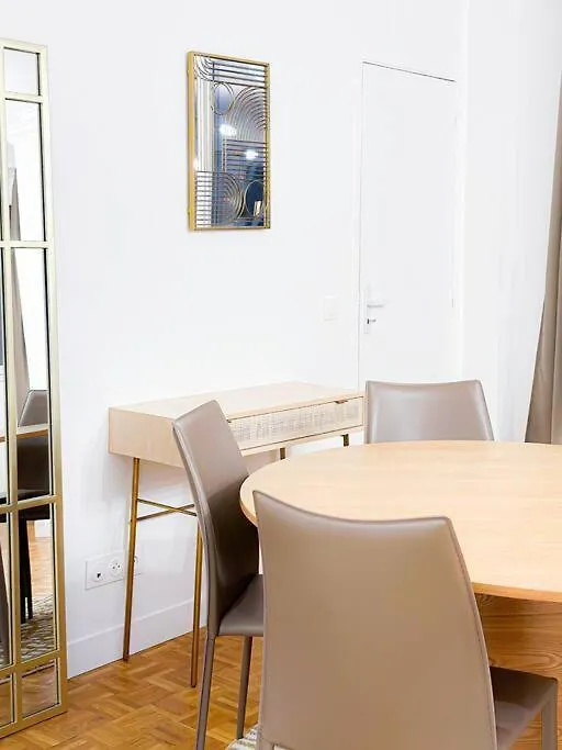 6pers-balcony-paris 12-hopital Trousseau
