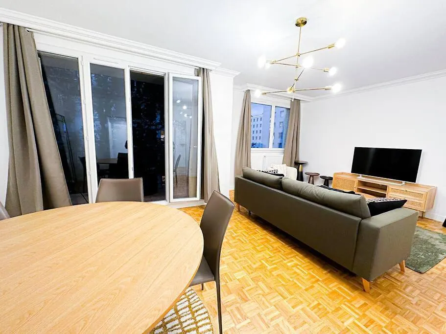 Apartament 6pers-balcony-paris 12-hopital Trousseau *